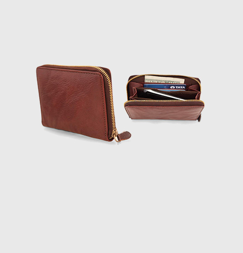>Women's Wallets and Clutches