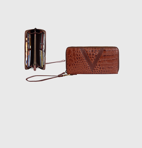 >Women's Wallets and Clutches