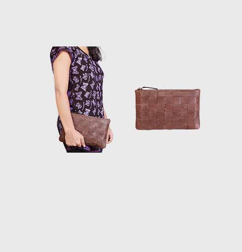 >Women's Wallets and Clutches