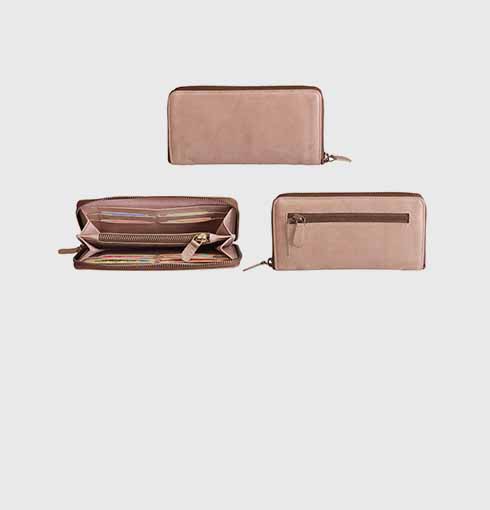 >Women's Wallets and Clutches